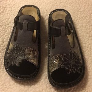 Alegria buckle clogs